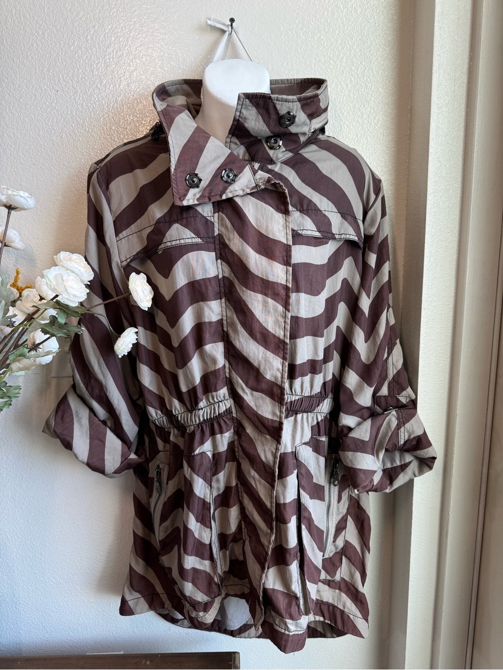 Wind breaker - Brown & Cream